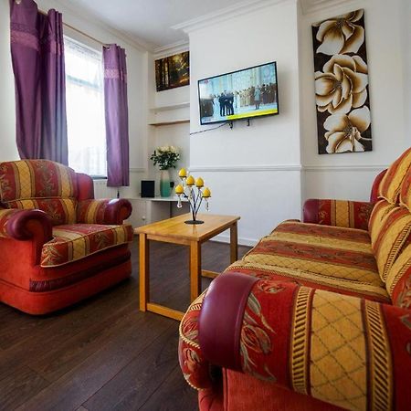 12 Cornwallis Lodge Family Room 2 Stoke-on-Trent Eksteriør bilde