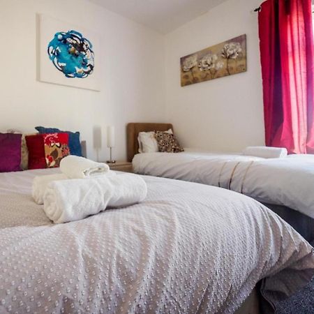 12 Cornwallis Lodge Family Room 2 Stoke-on-Trent Eksteriør bilde