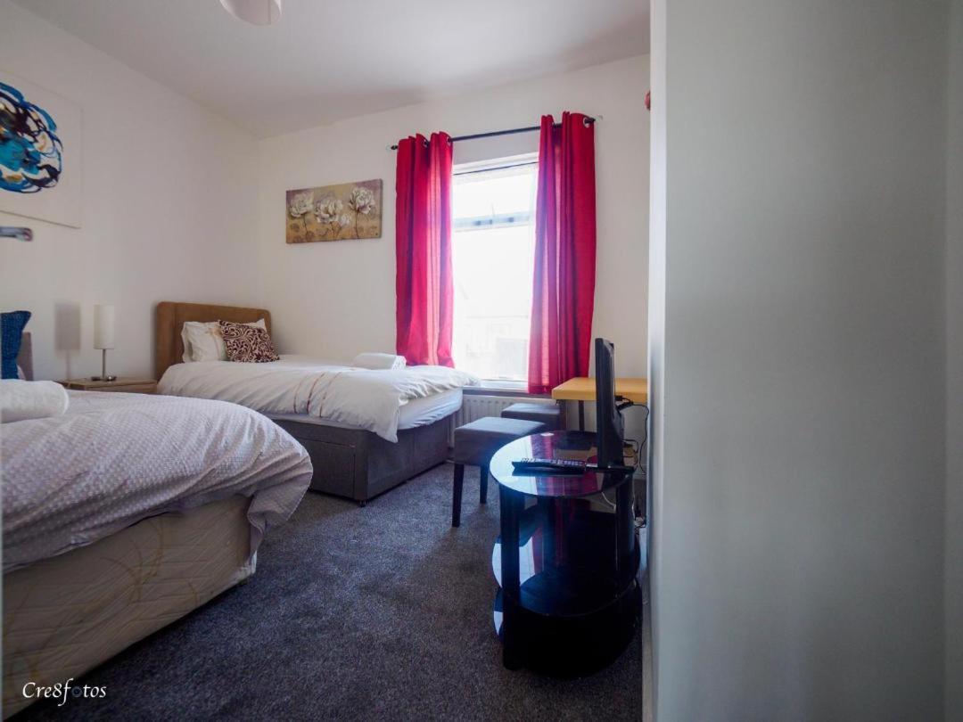 12 Cornwallis Lodge Family Room 2 Stoke-on-Trent Eksteriør bilde