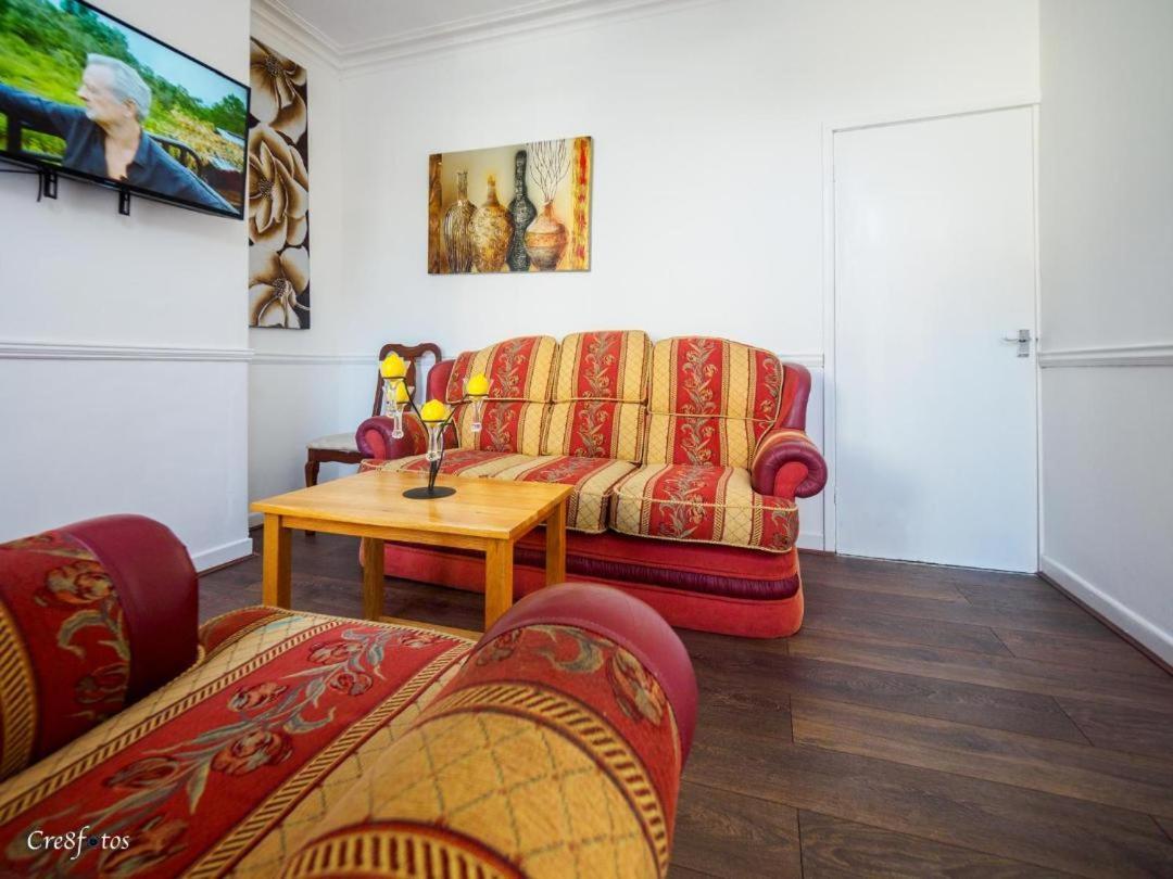 12 Cornwallis Lodge Family Room 2 Stoke-on-Trent Eksteriør bilde